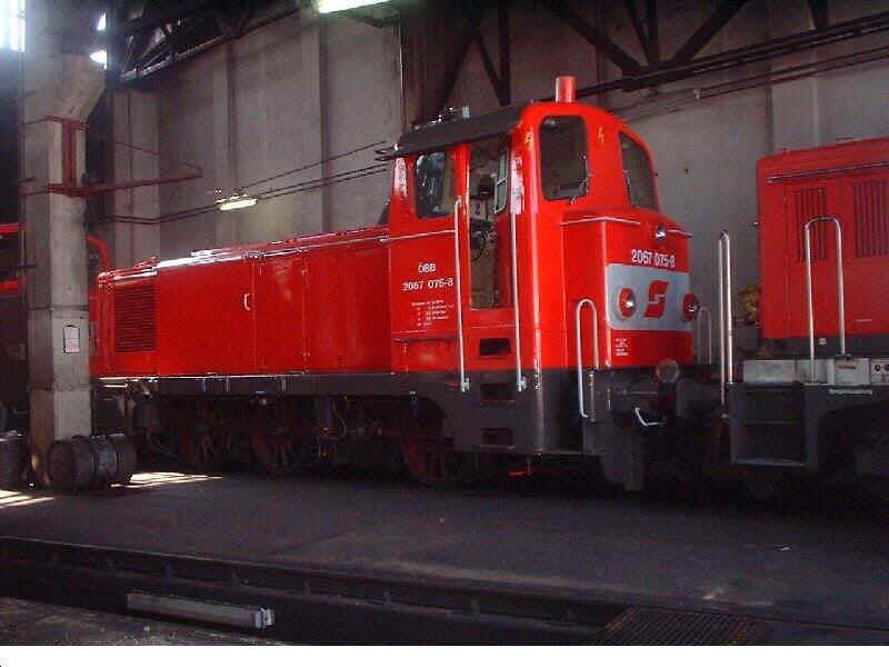 2067 075-8 im Rundschuppen