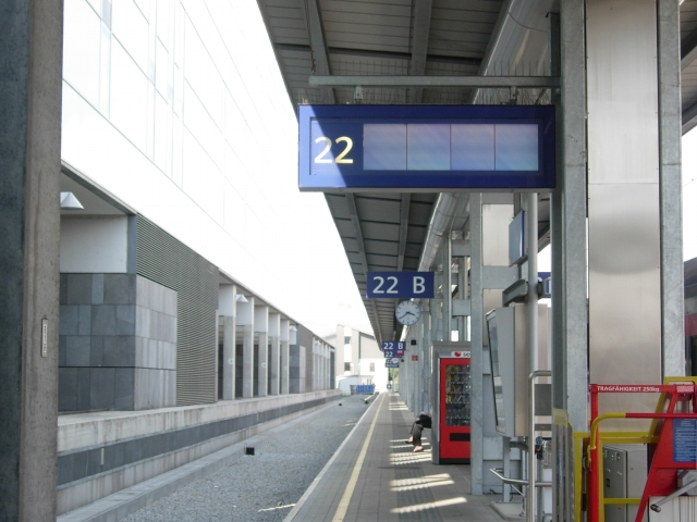 Bahnsteig 22