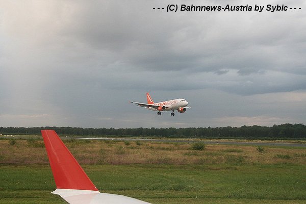 Easy Jet Airbus Flughafen Köln 19_08_2007.jpg