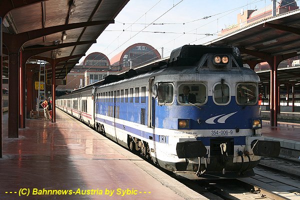 354 006 Madrid Chamartin 04_10_2007.jpg