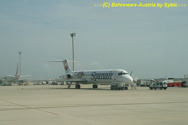 Spanair MD 8x Aeropuerto Barcelona 30_09_2007.jpg