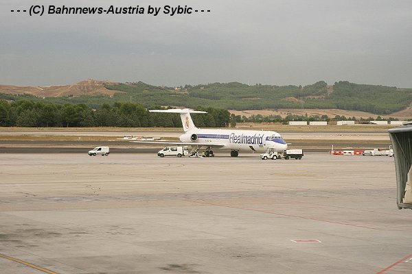 MD8x Real Madrid Flughafen Madrid 04_10_2007.jpg