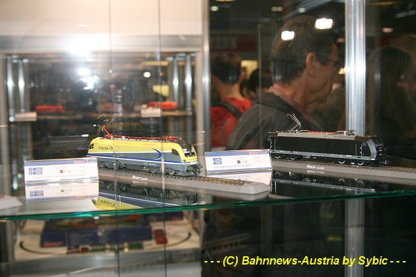 Roco ES64U2 Cargoserv 185.5 MRCE.jpg