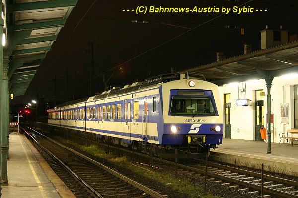 Ein mittlerweile historisches Bild: Noch im alten Farbenkleid hält 4020 119 im &quot;alten&quot; Bahnhof Heiligenstadt