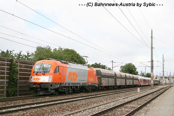 Jene für die Ungarischen Eisenbahnen MAV gebauten &quot;Flirt&quot; Elektrotriebwagen wurden auf ihrer Fahrt nach Budapest im ÖBB Abschnitt meist durch die 1216 901 von RTS überstellt