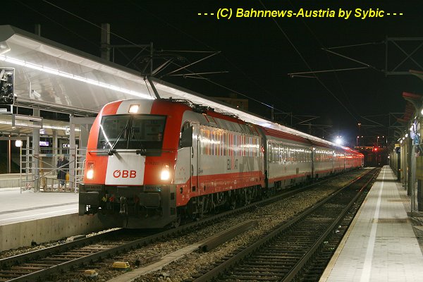 Seit dem Fahrplanwechsel können die Lokomotiven der Reihe 1216 nunmehr auch in Wien planmässig beobachtet werden. Auf dem Foto hält 1216 226 mit Z 156 im Bahnhof Wien-Meidling