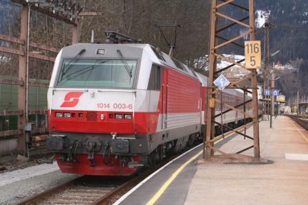 1014 003 wartet auf die Rückleistung nach Bratslava