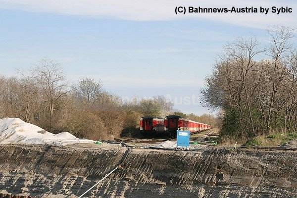 Schrottwagen Bahnhof Breitenlee 30_03_2008.jpg.jpg