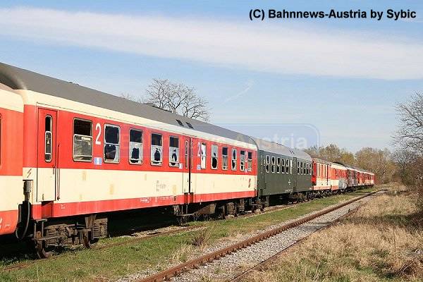 Schrottwagen Bahnhof Breitenlee 30_03_2008 (2).jpg.jpg