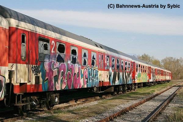 Schrottwagen Bahnhof Breitenlee 30_03_2008 (4).jpg.jpg