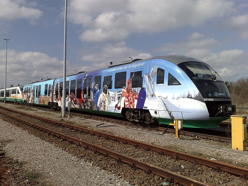 19.04.08,Vogtlandbahn VT06A+B,Bgd.jpg