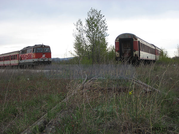 Waggons abholen...
<br />Einige alte stehen noch und warten auf ihren finalen Weg.
