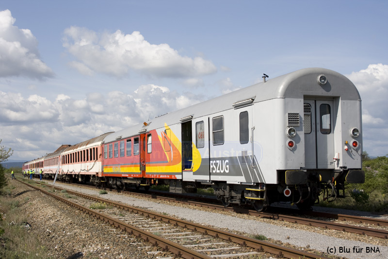 Hilfszug 80 81 9756 951-6 am Zugende.