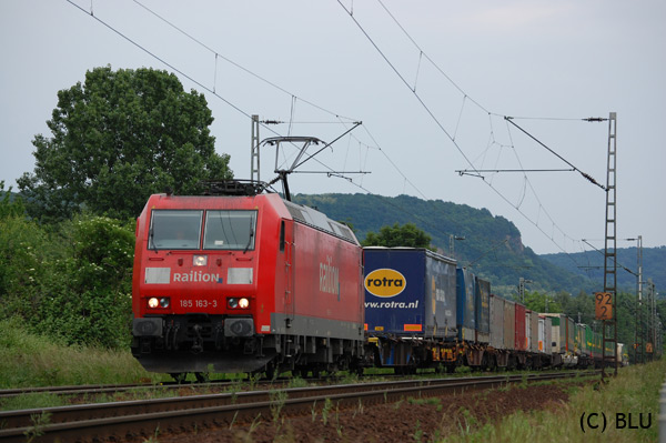 und noch eine 185er. Mit einem Containerzug auf dem Weg Richtung Bonn-Beuel.