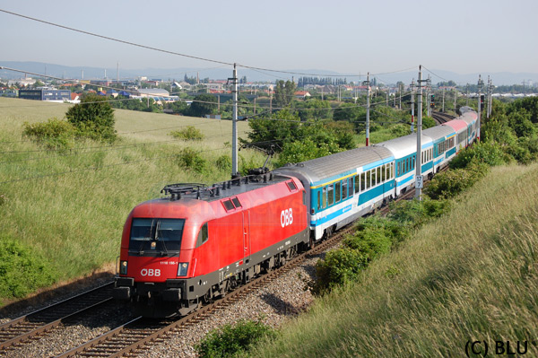 1116.155 zieht die Garnitur des OIC151 Richtung Wr.Neustadt