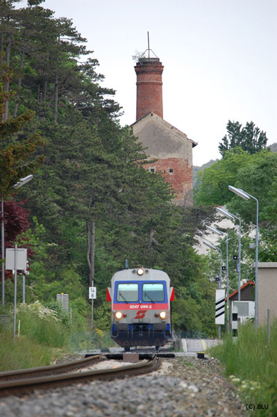 Leider mein einziges Bild von der Gutensteiner-Strecke. 5047 096 als R6533 am 15.05.08 während des Aufenthalts in Dreistetten.