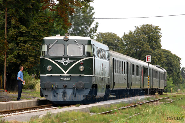 2050.04 im Bhf Traiskirchen Aspangbahn.