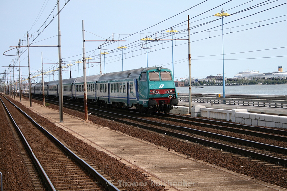 ..Gegenzug von Venedig kommend! 
<br />Im Hintergrund sieht man rechts eines der größten Passagierschiffe die es gibt!