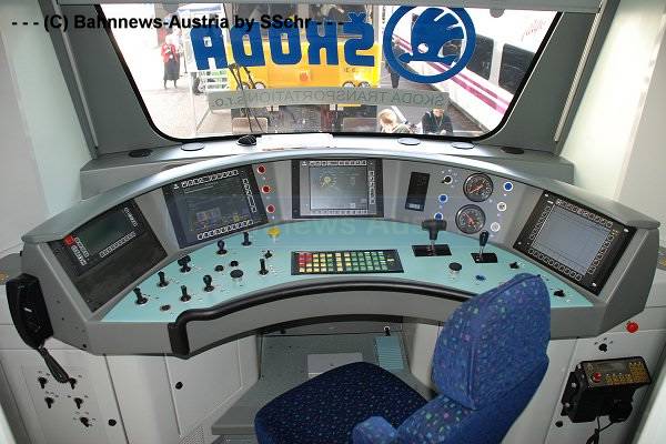 ©CD 380 002 SKODA (08017) (2).jpg