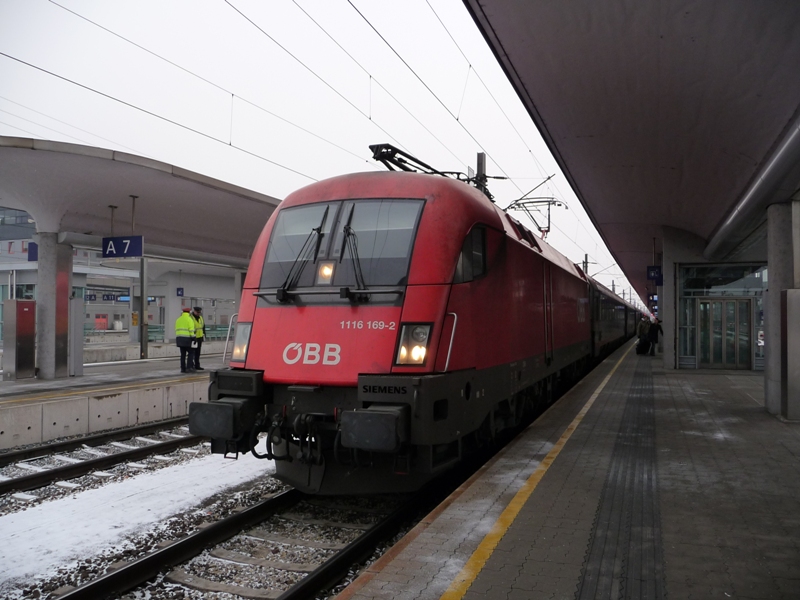 ÖBB-EC 565 Samariterbung nach Wien West in Linz