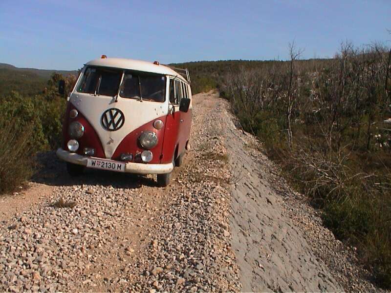 Kein Zug, aber immerhin eine aufgelassene Bahntrasse...