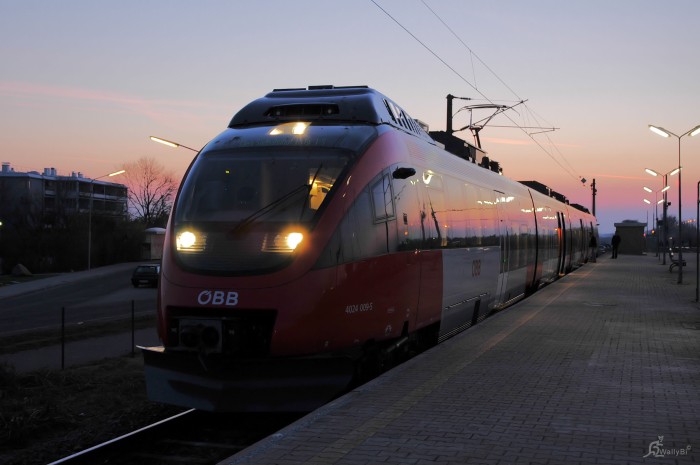 4024 09 - 5:10 in der Haltestelle Hausfeldstraße