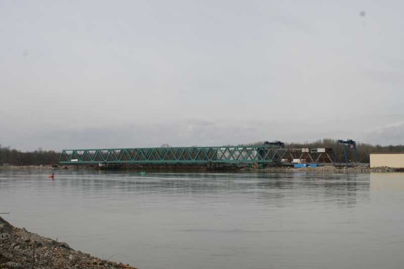 Hier die neue Brücke von der Tullner Seite aus gesehen.