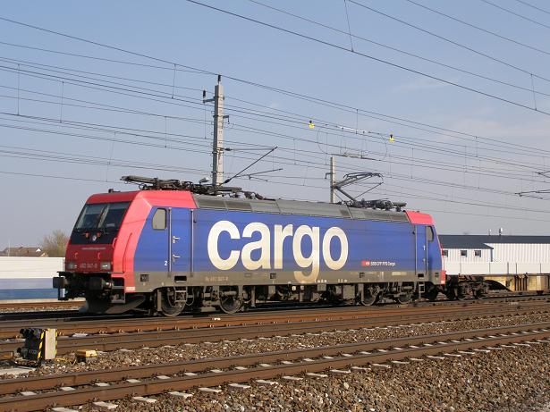 482.047 am Containerzug.