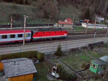 die 1044 fährt mit BEIDEN Bügeln