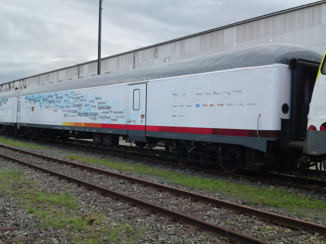 Und nun der Zug. Der Science Express besteht aus 12 Fahrrad bzw Gepäckwagen der DB.
<br />Hier Wagen 1.