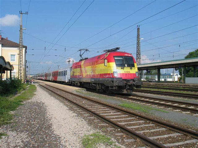 Z.J.-Sonderzug D19591 mit 1116.232 in Enns am 06.08.2009