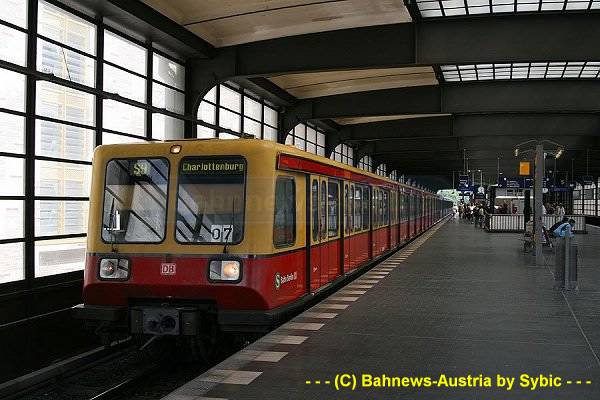 ©485 xxx 485 xxx 485 xxx 485 xxx Berlin Zoologischer Garten 19_07_2009.jpg