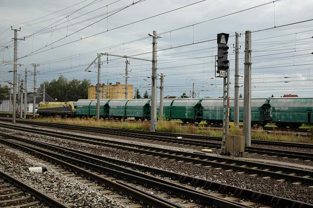 On Rail.jpg